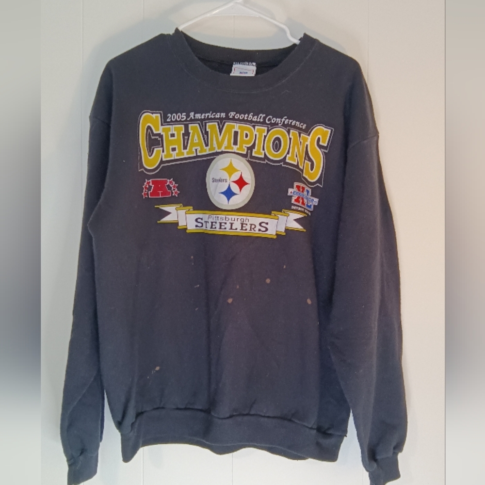 Crew Neck Men's Size Large Pittsburgh Steelers / bleached stain on front